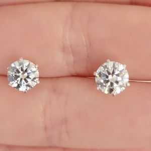 New 2ct Beautiful Moissanite Diamonds Stud Earrings
